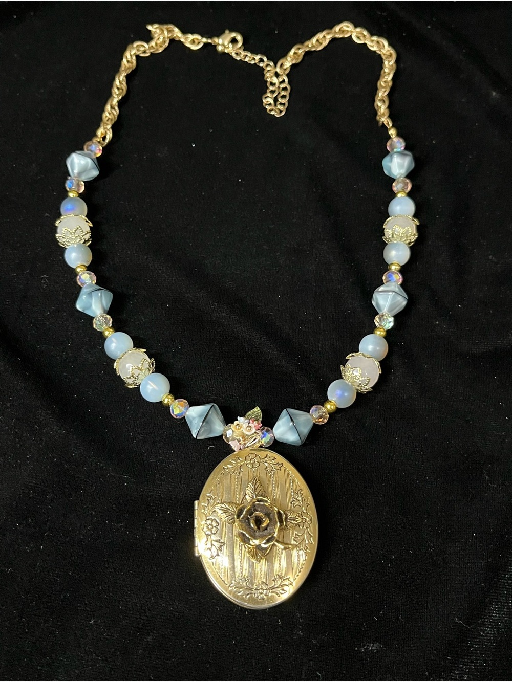Drops 10/03✨ “The Enchanted Heirloom” Artisan Locket Glass Bead Necklace - Picture 7 of 10